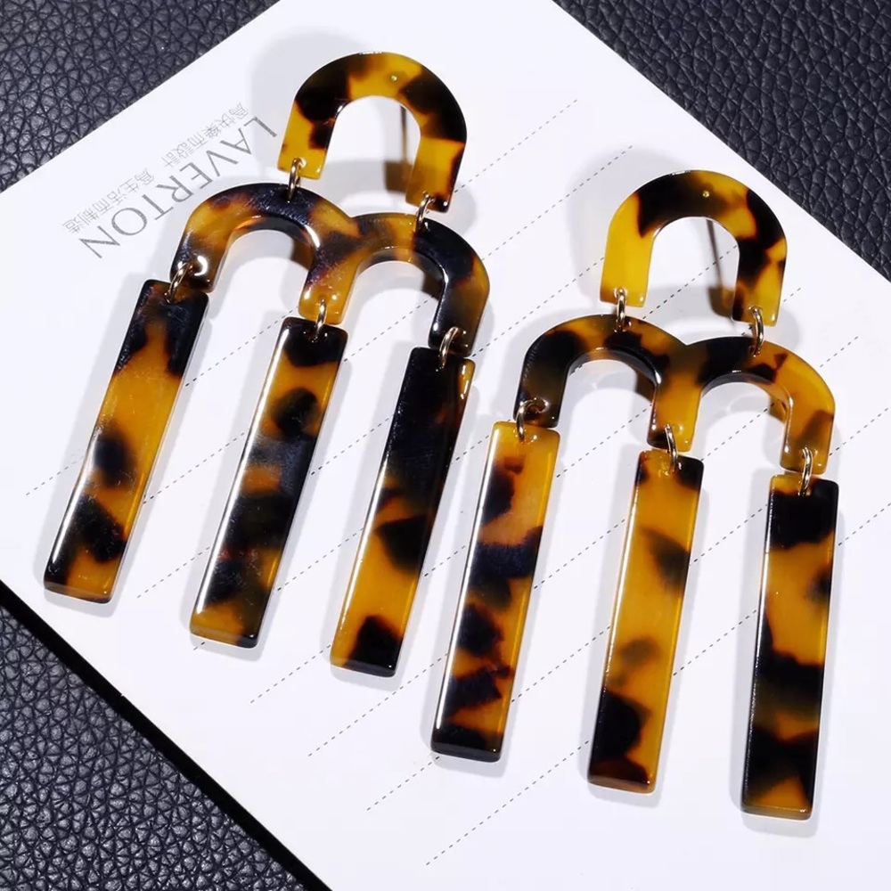 ‘Diane’ Exaggerated statement earrings - Picture 3 of 6
